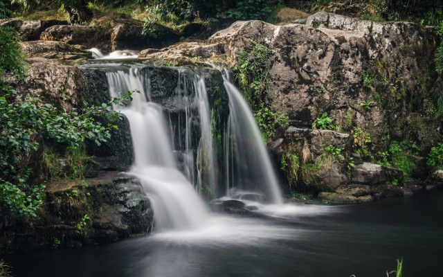 Waterfalls. Desktop wallpaper