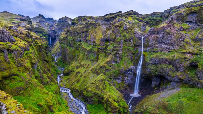 Waterfalls. Desktop wallpaper