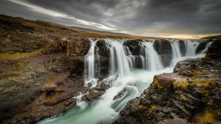 Waterfalls. Desktop wallpaper