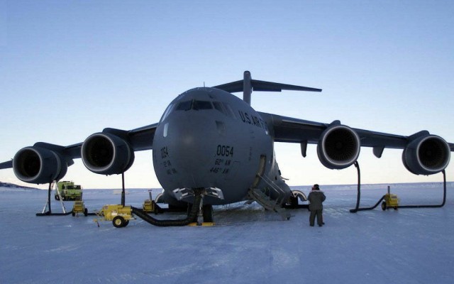 C-17 Globemaster III. Desktop wallpaper