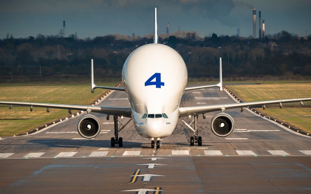 Airplanes. Desktop wallpaper