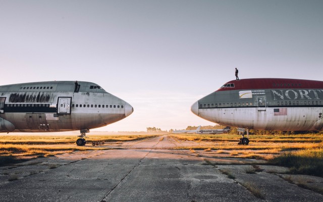 Airplanes. Desktop wallpaper