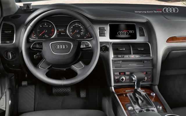 Audi Q7 2013. Desktop wallpaper