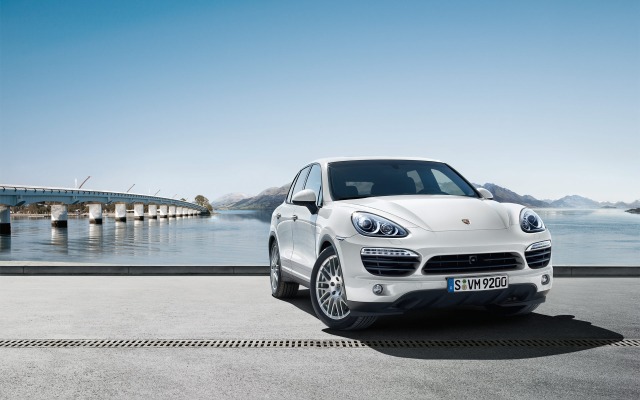 Porsche Cayenne S Hybrid 2012. Desktop wallpaper