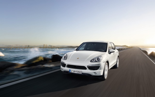 Porsche Cayenne S Hybrid 2012. Desktop wallpaper