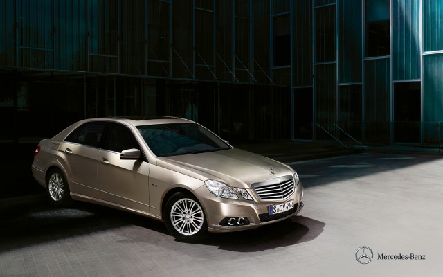 Mercedes-Benz E-Class Saloon 2013. Desktop wallpaper