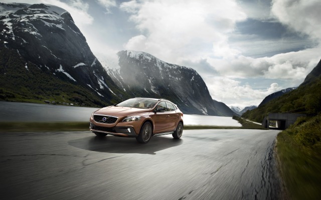 Volvo V40 Cross Country 2013. Desktop wallpaper