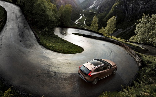 Volvo V40 Cross Country 2013. Desktop wallpaper