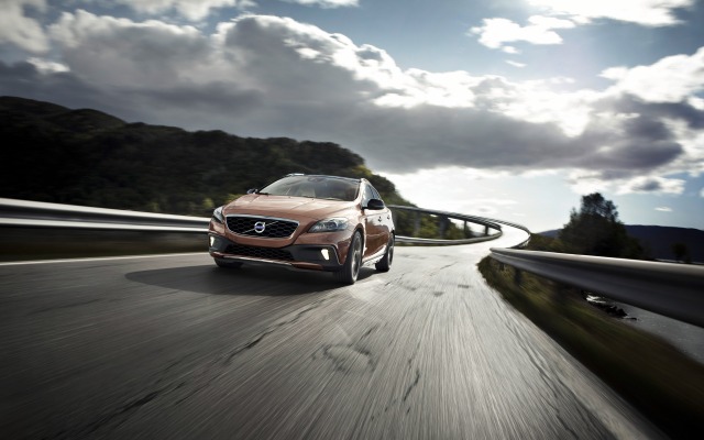 Volvo V40 Cross Country 2013. Desktop wallpaper