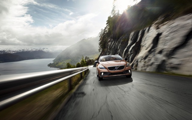 Volvo V40 Cross Country 2013. Desktop wallpaper