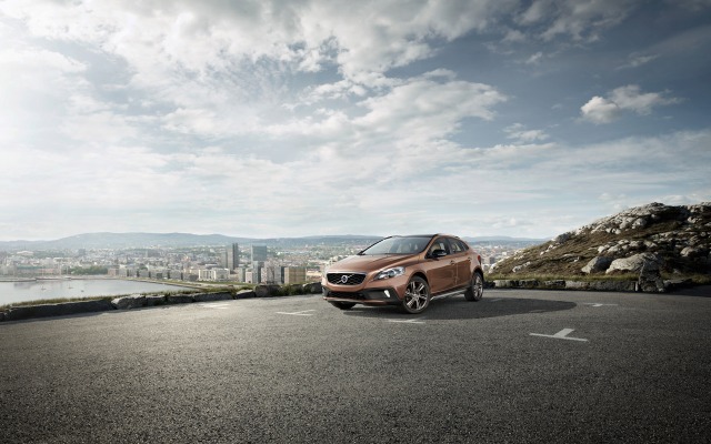 Volvo V40 Cross Country 2013. Desktop wallpaper