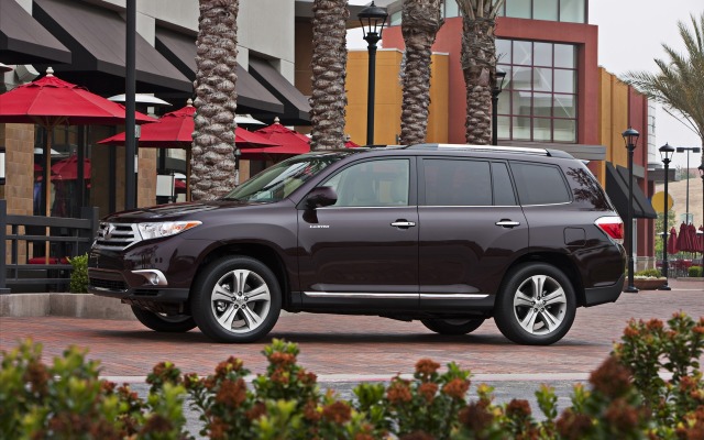 Toyota Highlander 2011. Desktop wallpaper