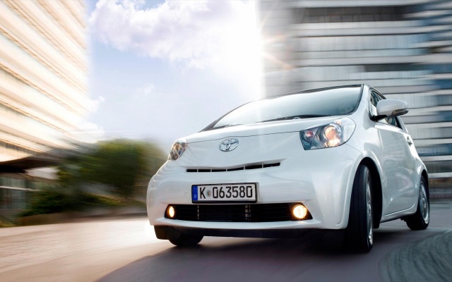 Toyota iQ 2009. Desktop wallpaper