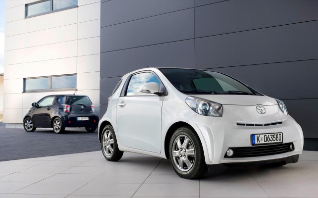 Toyota iQ 2009. Desktop wallpaper