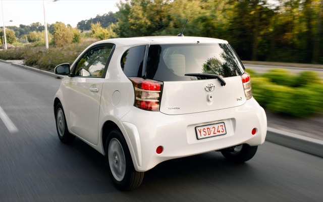 Toyota iQ 2009. Desktop wallpaper