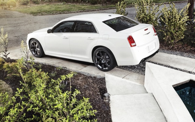 Chrysler 300 SRT8 2012. Desktop wallpaper