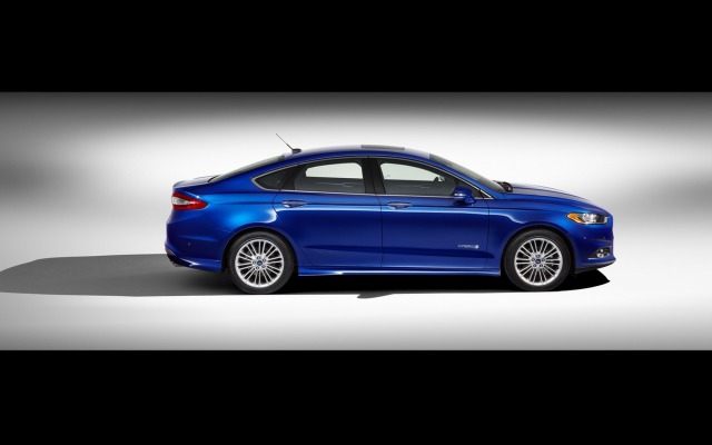 Ford Fusion SE Hybrid 2013. Desktop wallpaper