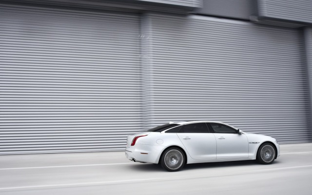 Jaguar XJ Ultimate 2013. Desktop wallpaper