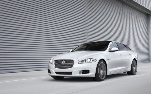 Jaguar XJ Ultimate 2013. Desktop wallpaper