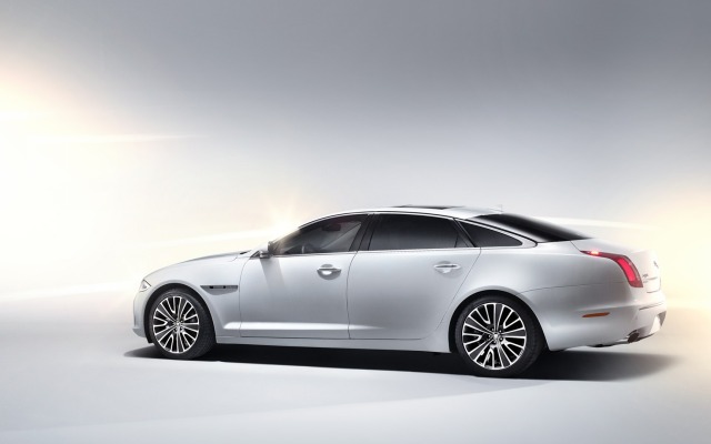 Jaguar XJ Ultimate 2013. Desktop wallpaper