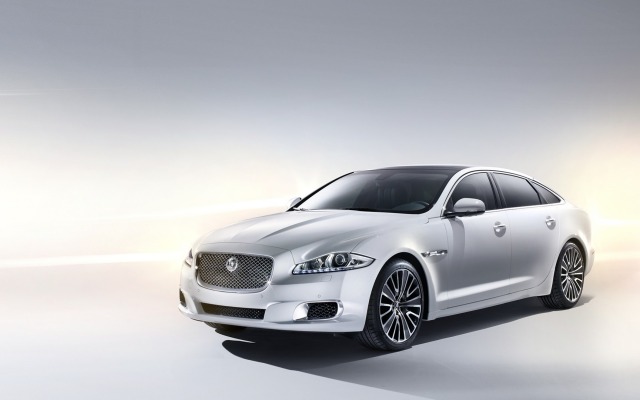 Jaguar XJ Ultimate 2013. Desktop wallpaper