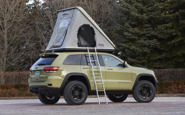 Jeep Grand Cherokee Overlander 2015. Desktop wallpaper