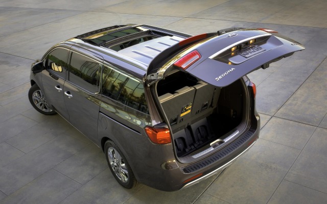 Kia Sedona 2015. Desktop wallpaper