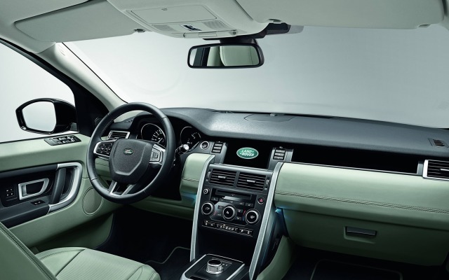 Land Rover Discovery Sport 2015. Desktop wallpaper