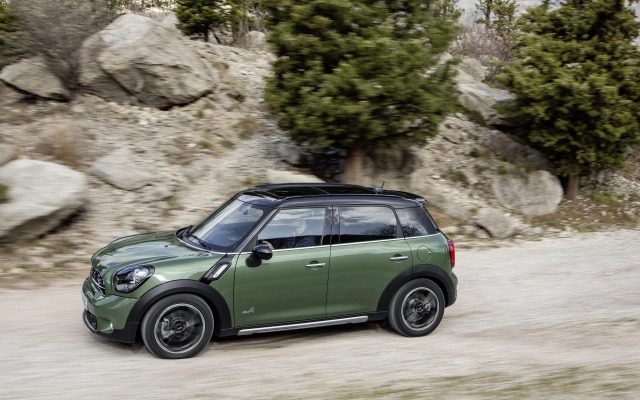 MINI Cooper S Countryman 2015. Desktop wallpaper