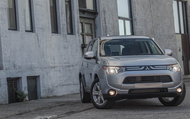 Mitsubishi Outlander GT 2014. Desktop wallpaper