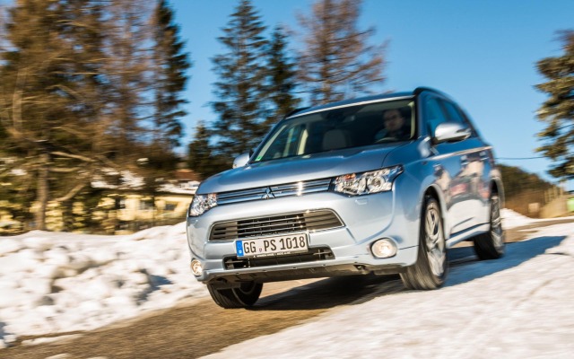 Mitsubishi Outlander PHEV 2014. Desktop wallpaper