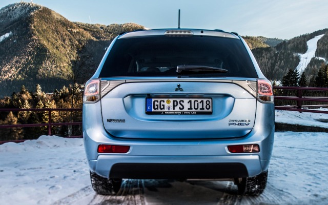 Mitsubishi Outlander PHEV 2014. Desktop wallpaper