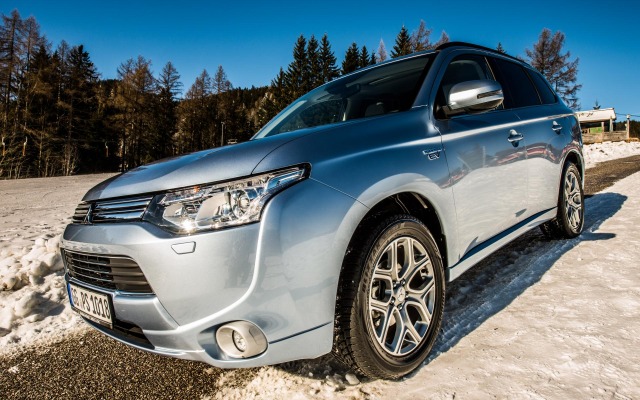 Mitsubishi Outlander PHEV 2014. Desktop wallpaper