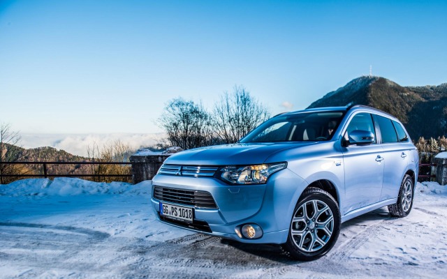 Mitsubishi Outlander PHEV 2014. Desktop wallpaper