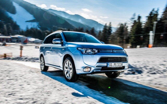 Mitsubishi Outlander PHEV 2014. Desktop wallpaper