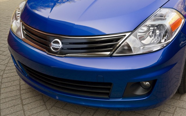 Nissan Versa Hatchback 2012. Desktop wallpaper