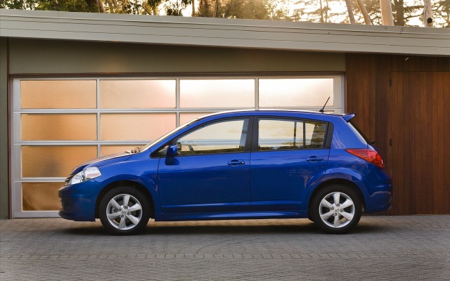 Nissan Versa Hatchback 2012. Desktop wallpaper