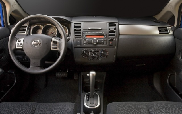 Nissan Versa Hatchback 2012. Desktop wallpaper