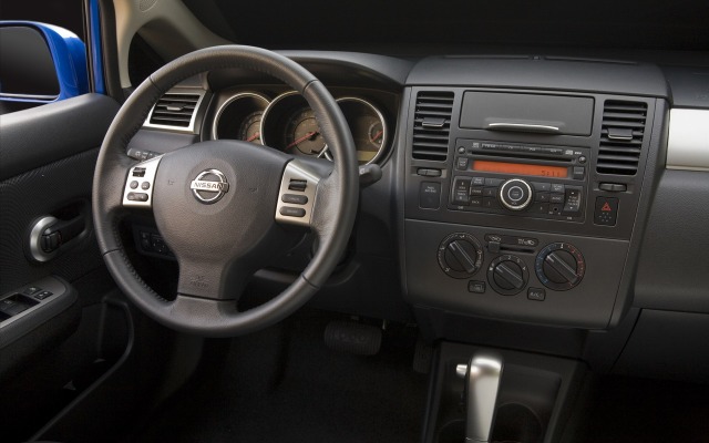 Nissan Versa Hatchback 2012. Desktop wallpaper