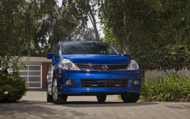 Nissan Versa Hatchback 2012. Desktop wallpaper