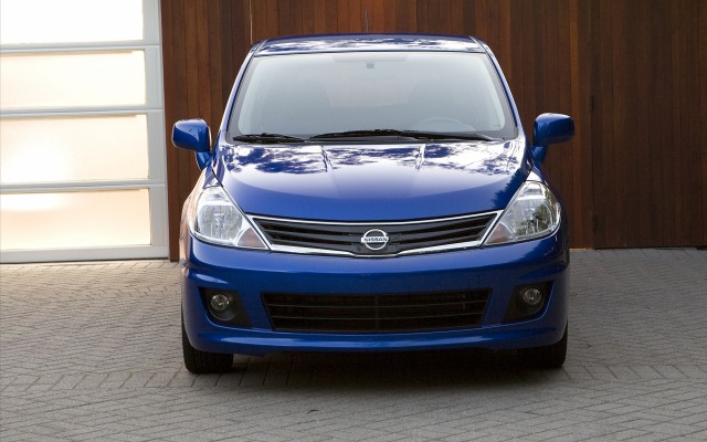 Nissan Versa Hatchback 2012. Desktop wallpaper