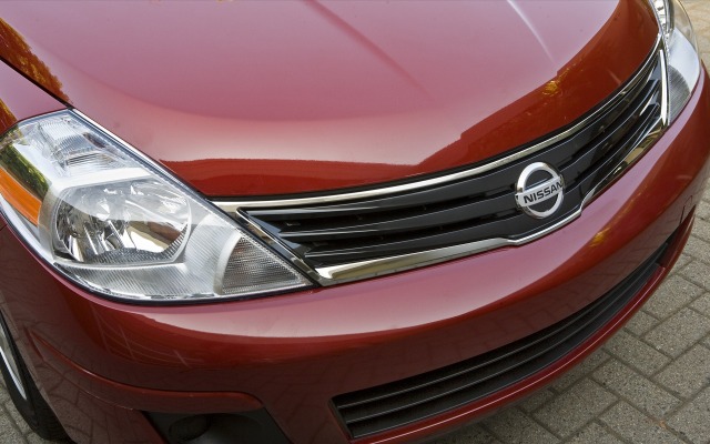 Nissan Versa 2010. Desktop wallpaper