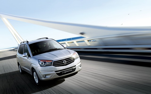 SsangYong Rodius MPV 2014. Desktop wallpaper