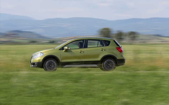 Suzuki SX4 S-Cross 2014. Desktop wallpaper