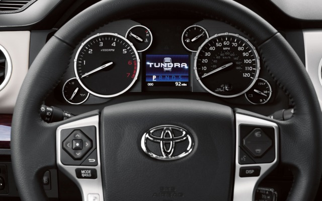 Toyota Tundra 2015. Desktop wallpaper