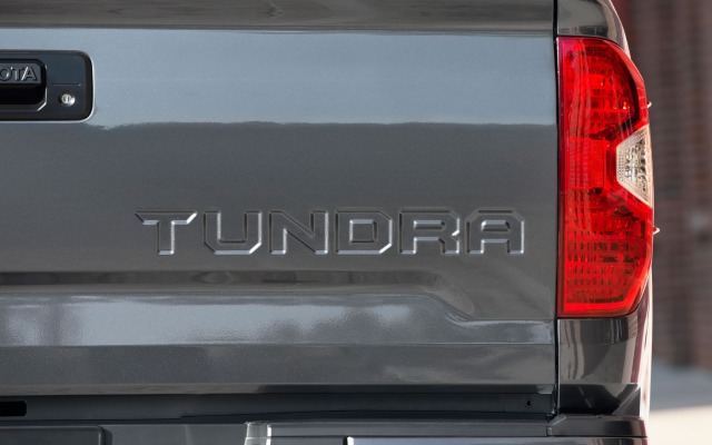 Toyota Tundra 2015. Desktop wallpaper