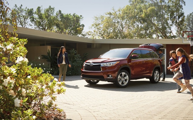 Toyota Highlander 2015. Desktop wallpaper