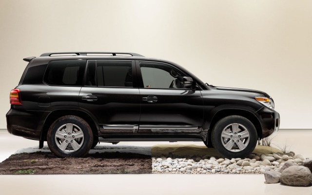 Toyota Land Cruiser 2015. Desktop wallpaper