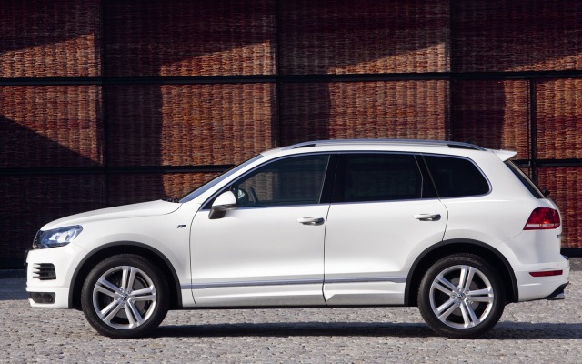 Volkswagen Touareg R-Line 2014. Desktop wallpaper