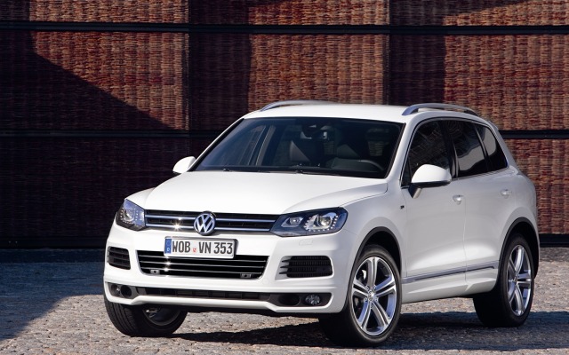 Volkswagen Touareg R-Line 2014. Desktop wallpaper